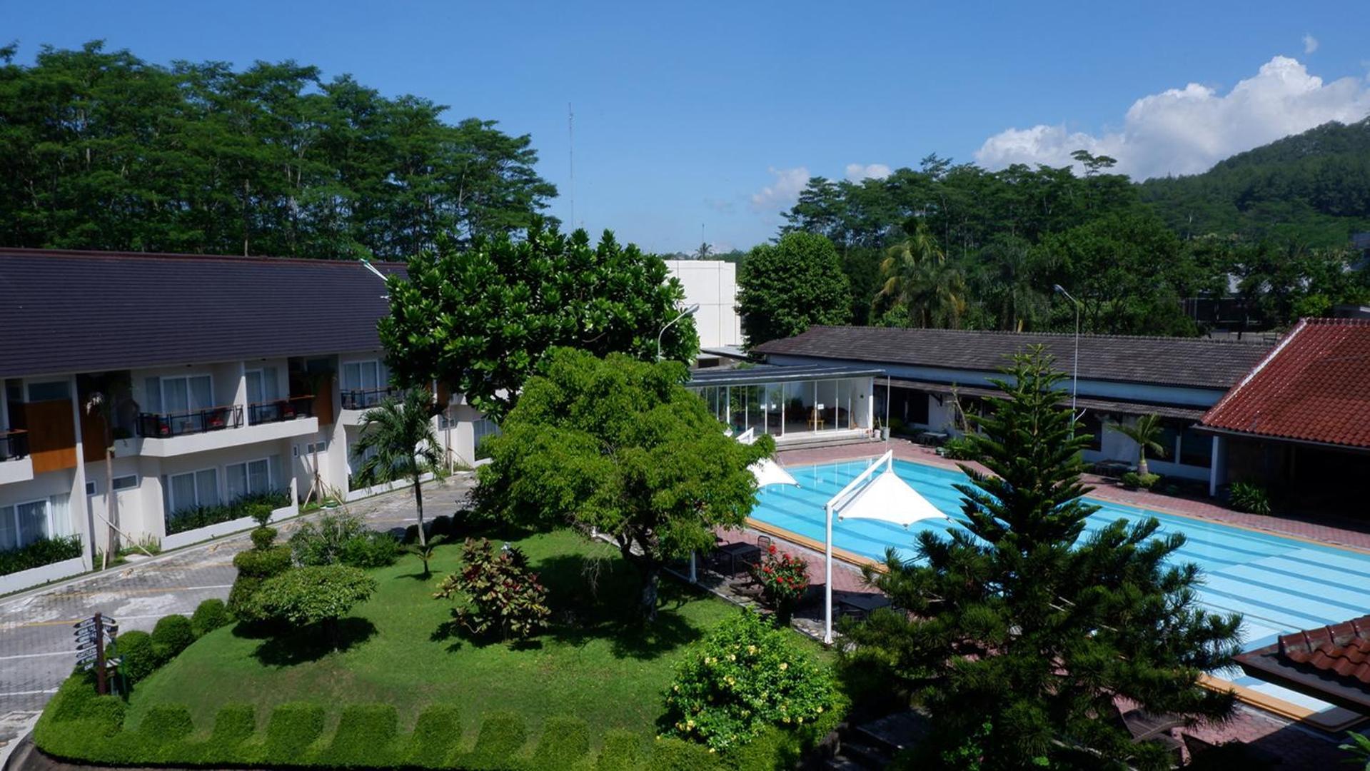 Front One Resort Magelang Exterior foto