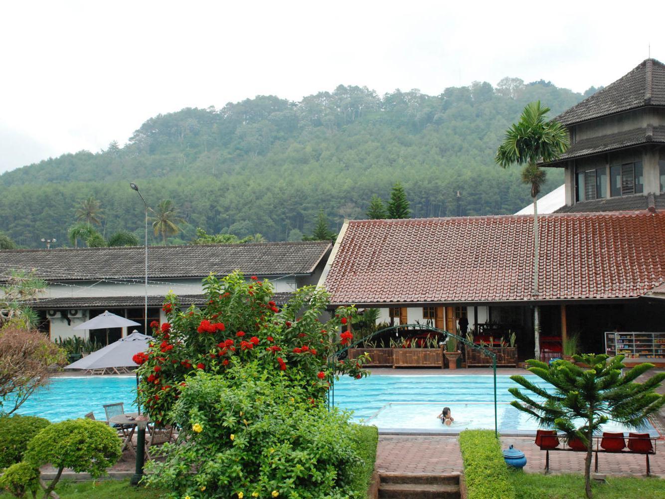Front One Resort Magelang Exterior foto