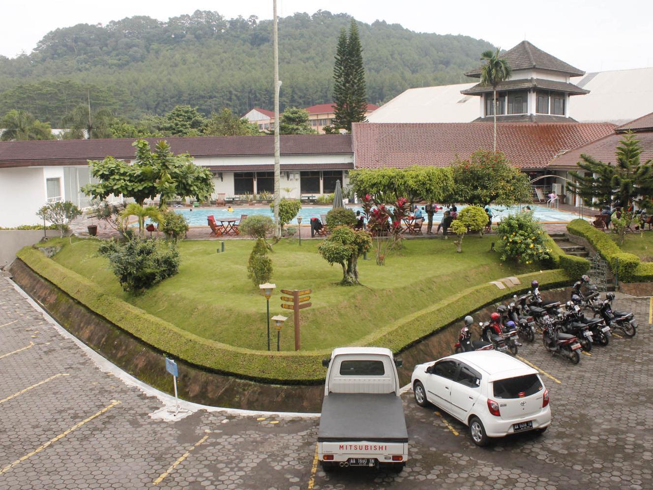 Front One Resort Magelang Exterior foto