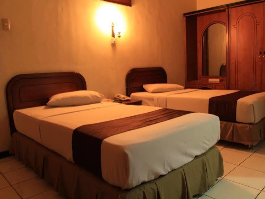 Front One Resort Magelang Exterior foto